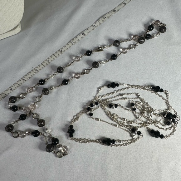 Two long black and silvertone bead necklaces - Picture 6 of 6